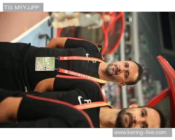 上港与权健激情对决海报揭示赛场火热氛围与球队斗志